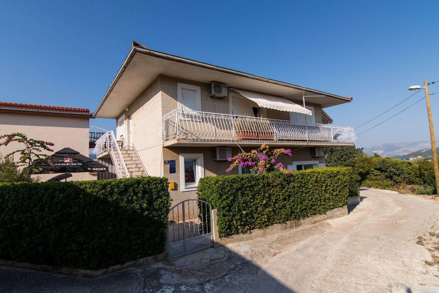 Apartments Ivica - Garden Terrace Слатине Екстер'єр фото