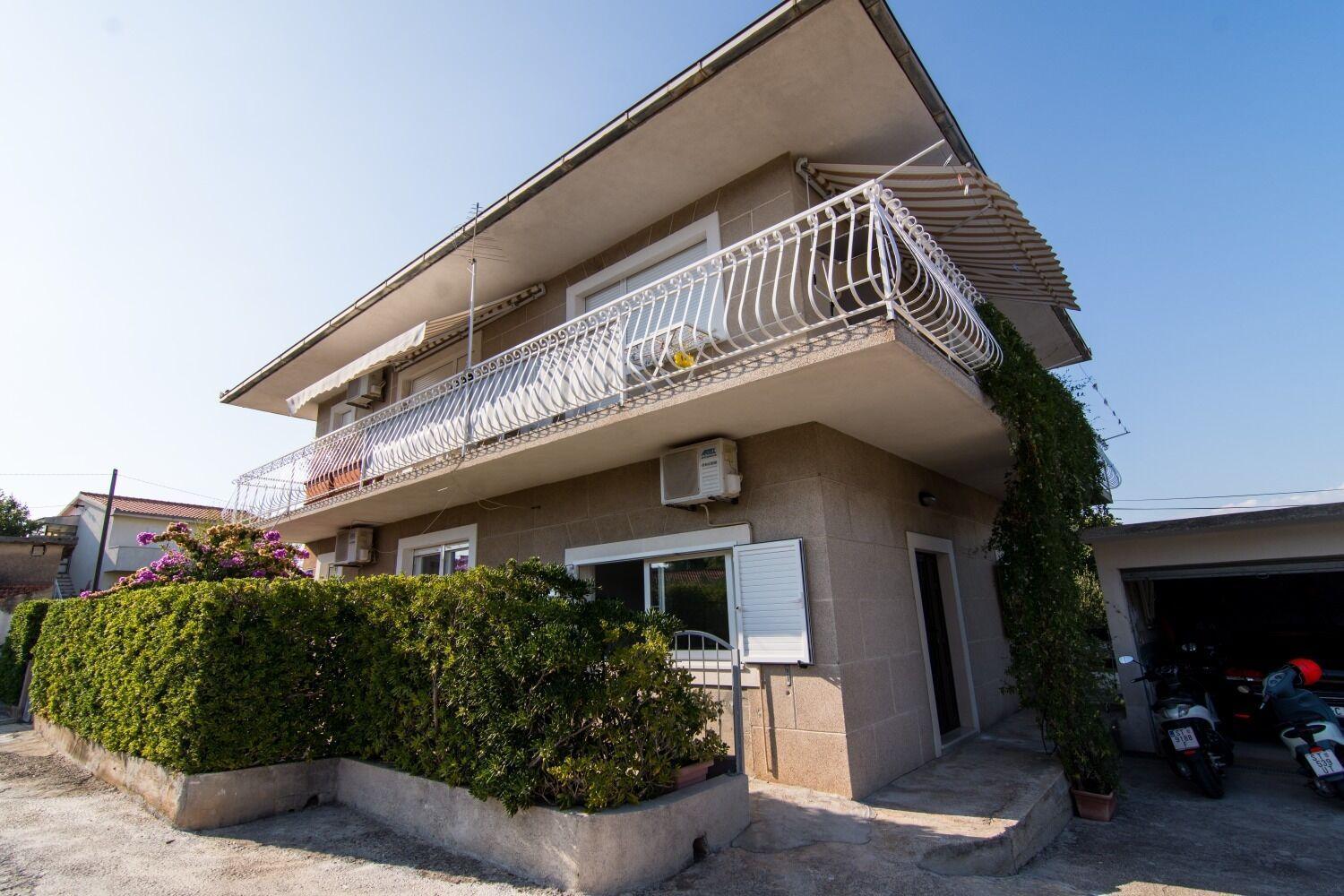 Apartments Ivica - Garden Terrace Слатине Екстер'єр фото