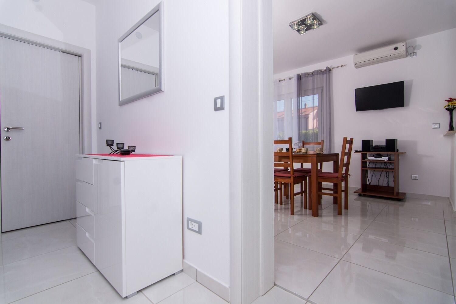 Apartments Ivica - Garden Terrace Слатине Екстер'єр фото