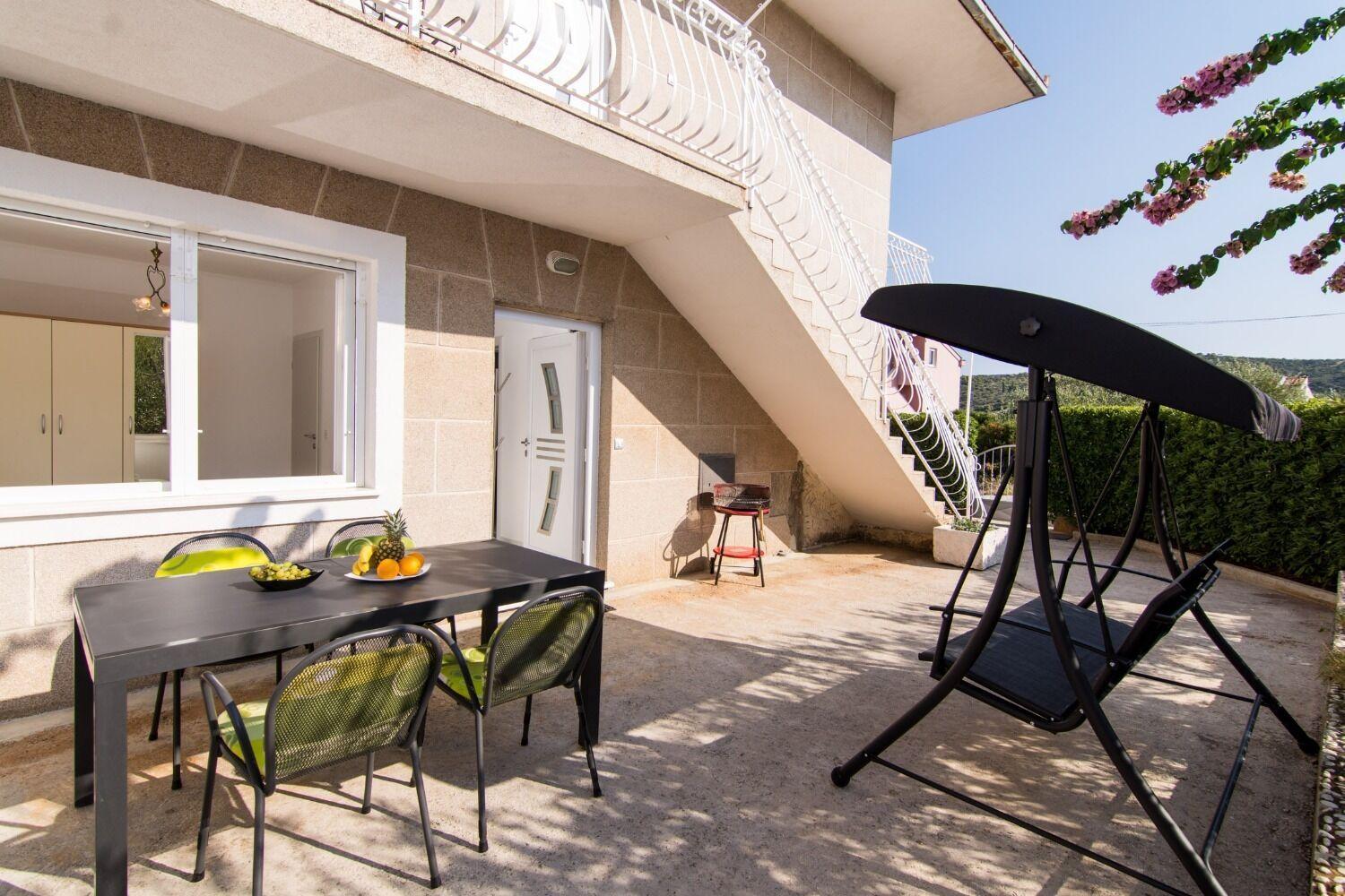 Apartments Ivica - Garden Terrace Слатине Екстер'єр фото